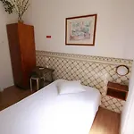 بيت ضيافة ريزيدينسيال مار دوس أكوريس 2*